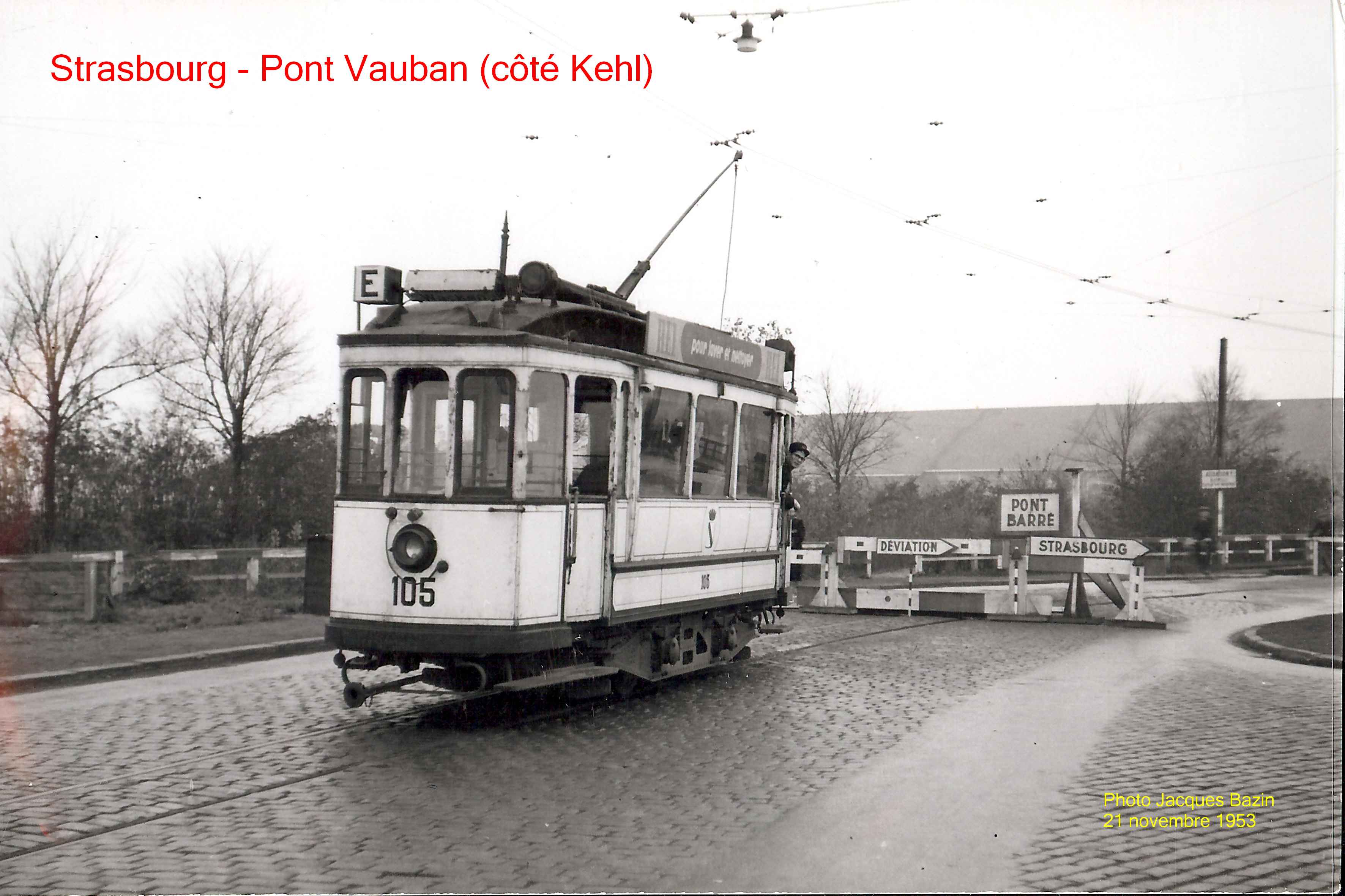 Motrice n° 105 au Pont Vauban.